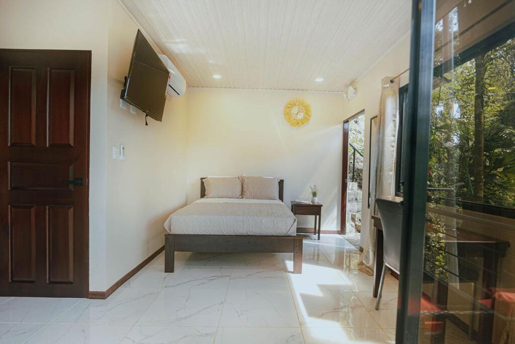 Mountain Top Park Hotel Quepos Extérieur photo