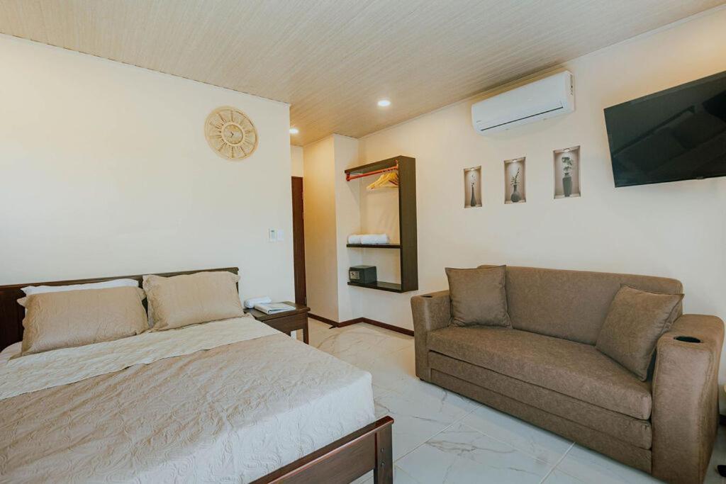 Mountain Top Park Hotel Quepos Extérieur photo