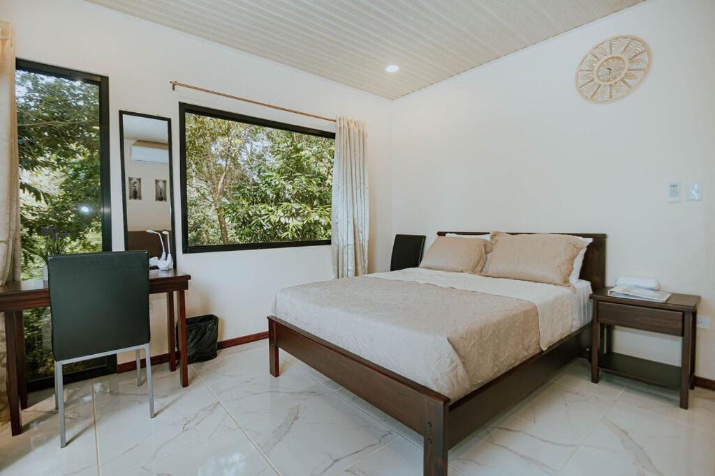 Mountain Top Park Hotel Quepos Extérieur photo